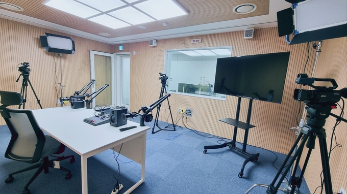 주안도서관에 조성된 미디어 스튜디오 내부 모습. ( 사진 = 인천시교육청 제공 )