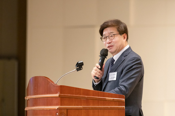 23일 오전 수원시 영통구 경기도경제과학진흥원 1층 광교홀에서 열린 11월 기우회 월례회에서 염태영 경제부지사가 인사말을 하고 있다. (사진=경기도 제공)