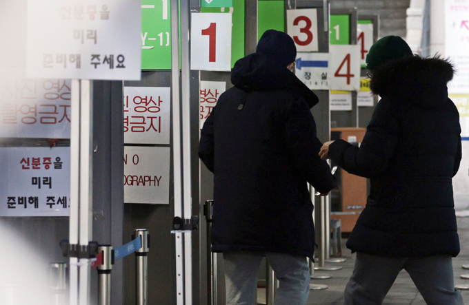 선별진료소 검사받는 시민 (사진=연합뉴스/자료사진)