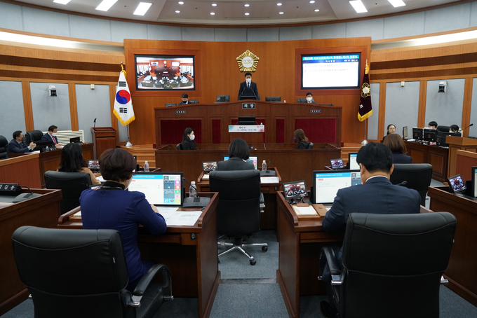 오산시의회가 제273회 제2차 정례회에서 7,311억원 2023년도 일반 및 특별회계 예산을 의결하고폐회했다.(사진=오산시의회 제공)