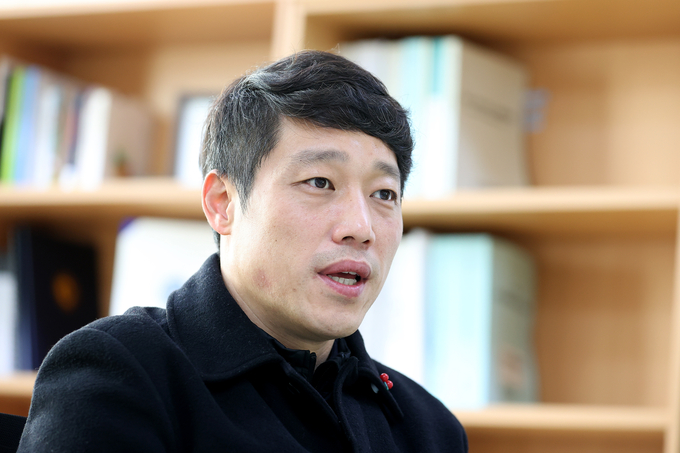 이용창 인천시의원(국힘, 서구2)이 경기신문과 인터뷰 하고 있다. ( 사진 = 인천시의회 제공 )