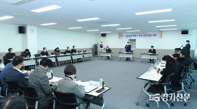 구리시는 26일 여성행복센터 대회의실에서 민주평통자문회의 구리시협의회와 한국자유총연맹 구리시지회 60여 명의 회원들과 행복소통 간담회를 개최했다. (사진=구리시 제공)