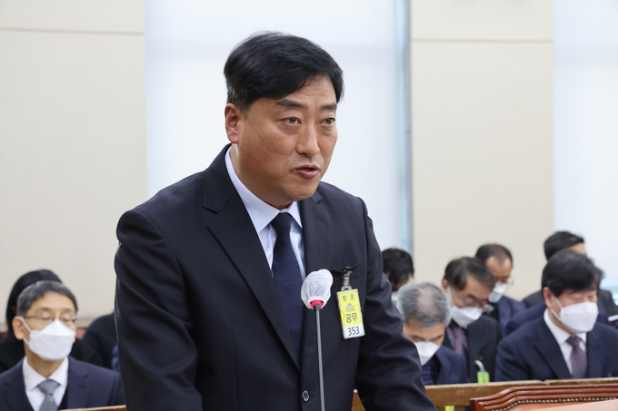 최성범 용산소방서장이 29일 국회에서 열린 이태원참사진상규명과재발방지를 위한국정조사특별위원회 서울시, 대검, 용산구청 등 기관보고에서 기관보고를 하고 있다. (사진=연합뉴스)