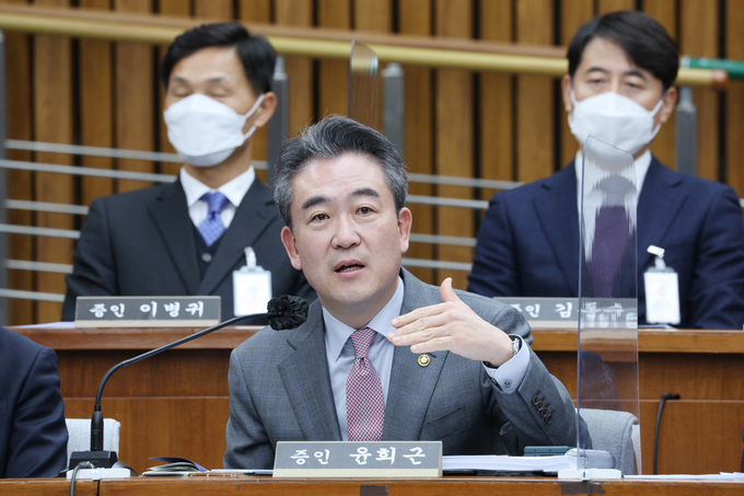  윤희근 경찰청장이 ‘이태원 참사 국정조사 특별위원회’ 1차 청문회에 참석해 질의에 답변하고 있다. (사진=연합뉴스 제공)