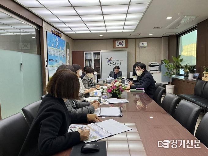 구리시는 올해 갈매동 마골공원을 '동구릉 빛 감성공원'이란 테마로 특화공원으로 조성할 계획이다. 이와관련해 4일 구리시장실에서 용역보고회를 개최했다.(사진=구리시 제공)