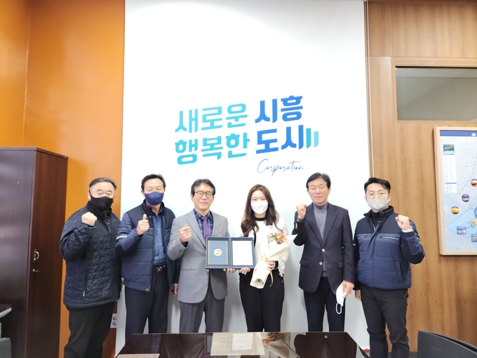 시흥도시공사는 ‘지방공기업 발전에 기여한 우수기관’ 유공을 인정받아 ‘경기도지사 표창’을 수상했다.(사진=시흥도시공사 제공).