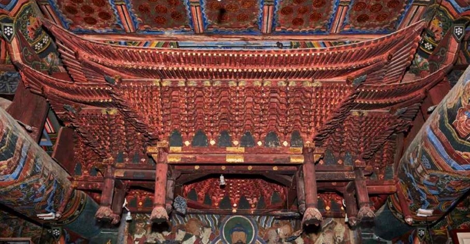 봉국사 대광명전 내부 닫집. (사진=성남시 제공)