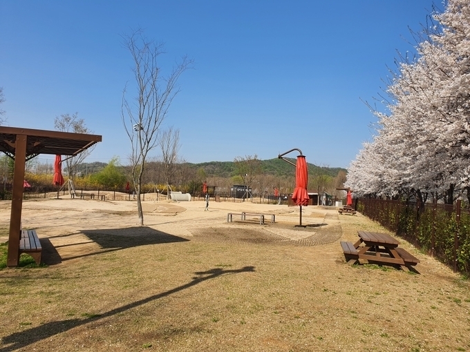 인천 남동구 인천대공원에 있는 반려견 놀이터. ( 사진 = 인천시 제공 )