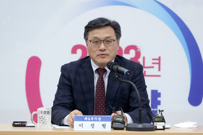 이정형 고양시 제2부시장이 신청사와 관련 설명하고 있다