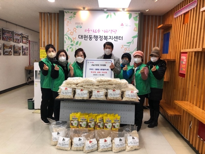 대원동 새마을부녀회, 어려운 이웃에 설맞이 떡국 기탁(사진=오산시 제공)