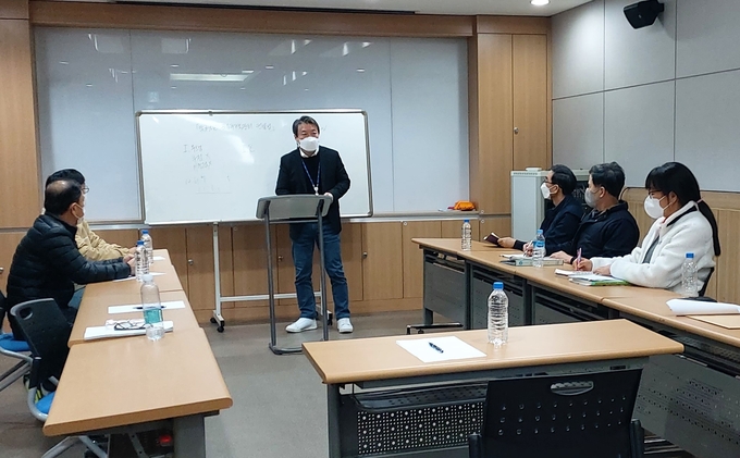 화성시가 올해부터 ‘찾아가는 공동주택 관리 컨설팅’을 50세대 이상 비의무관리대상 공동주택에도 지원한다.(사진=화성시 제공)