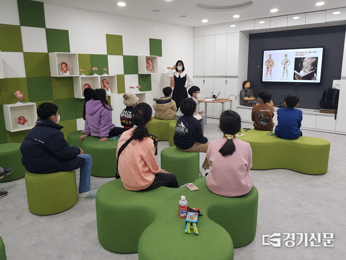 구리시는 겨울방학을 맞은 유아, 초․중․고등학생과 학부모를 대상으로 정체성과 가치관 확립을 위해 ‘겨울방학 특강’을 운영한다. (사진=구리시 제공)