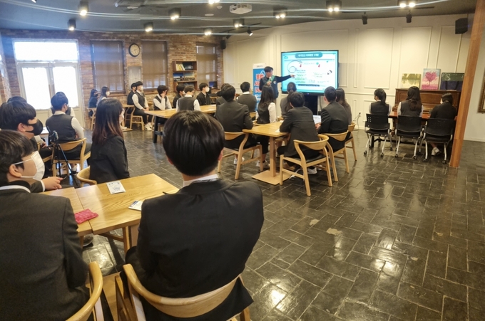 찾아가는 불법 사금융 피해상담소 강연 (사진=경기도 제공)
