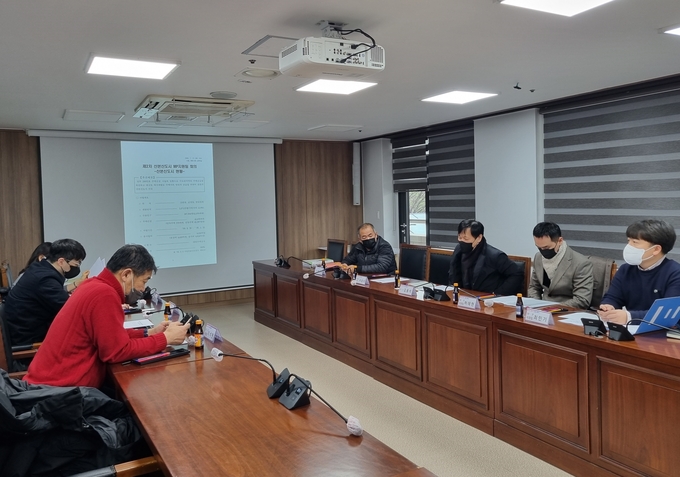 군포시 제2차 산본신도시 MP지원팀 회의 열고 있다.(사진=군포시 제공)