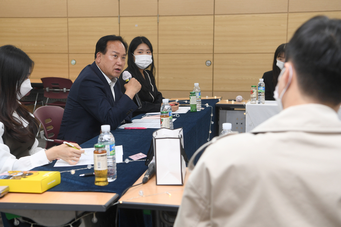 이권재 시장은 적극적인 행정을 통한 시민 우선 행정시스템 구축에 박차를 가하고 있다.(사진=오산시 제공)