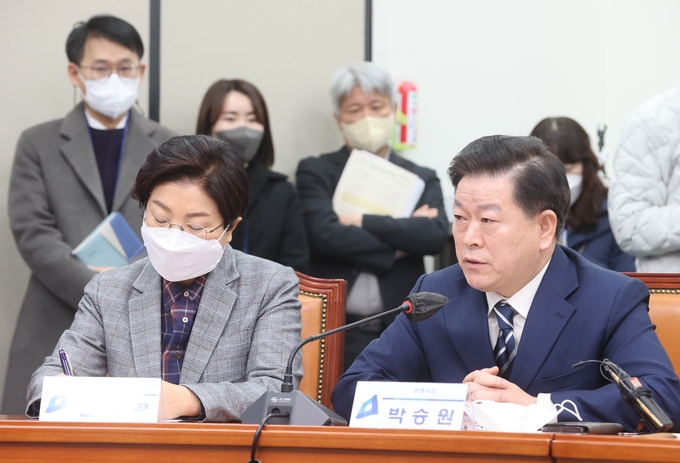 박승원 광명시장은 지난 26일 국회에서 열린 "난방비 폭탄 민주당 지방정부·의회 긴급 대책회의"에 참석했다.(사진=광명시 제공).