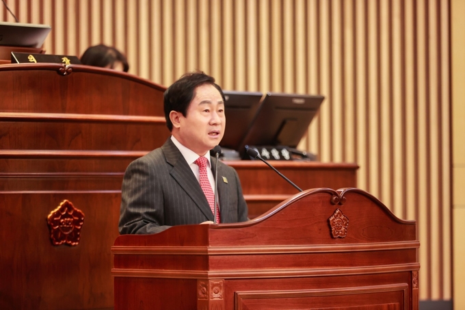 <em>주광덕 남양주시장은 27일 제292회 남양주시의회 임시회 제1차 본회의에서 시정 연설을 하고 있다.(사진= 남양주시 제공)</em>
