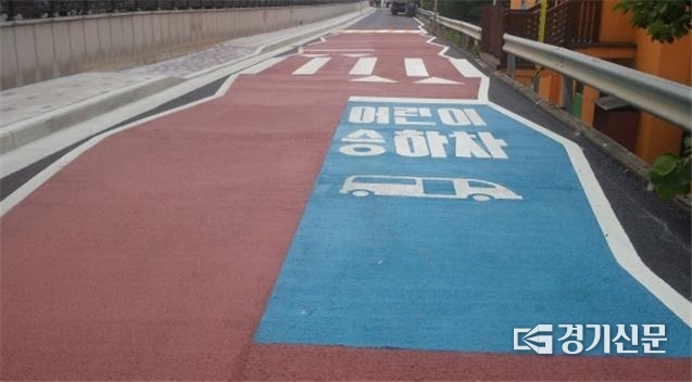 구리시는 초등학교 등하교 시 셔틀버스 등 어린이들의 안전한 승하차를 위해 버스베이 등 어린이 승하차 공간을 설치하기로 했다.(사진=구리시 제공)