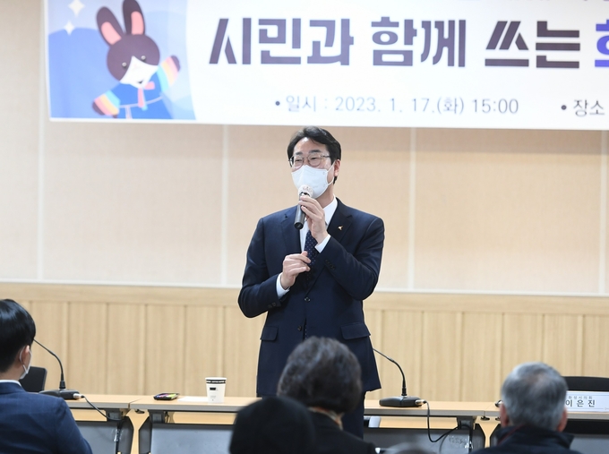 정명근 화성시장이 시정방향을 시민들에게 직접 설명하고 지역의 현안에 대해 주민들과 소통하는 시간으로 마련한 '찾아가는 시민과의 대화;시간을 성공적으로 마무리했다( 사진제공/화성시) 