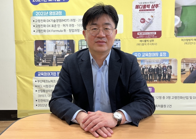 라디오 시사프로그램 ‘까칠한 시선’ 앵커로 데뷔하는 이도형 전 인천시의원. ( 사진 = 김샛별 기자 )