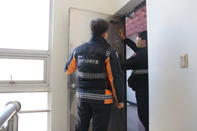 시흥소방서, 비상구 폐쇄 등 불법행위 신고포상제 운영한다.(사진=시흥소방서 제공).