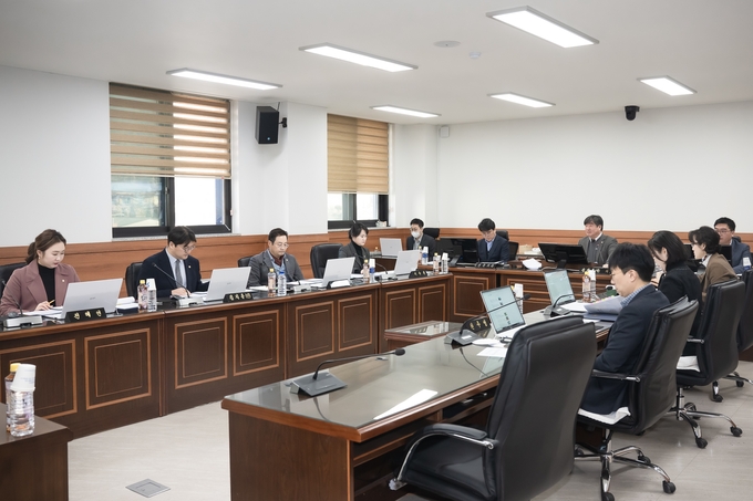 남양주시의회 자치행정위원회가 위원회실에서 총 5건의 의원발의 조례안을 심사하고 가결했다.(사진=남양주시의회 제공)