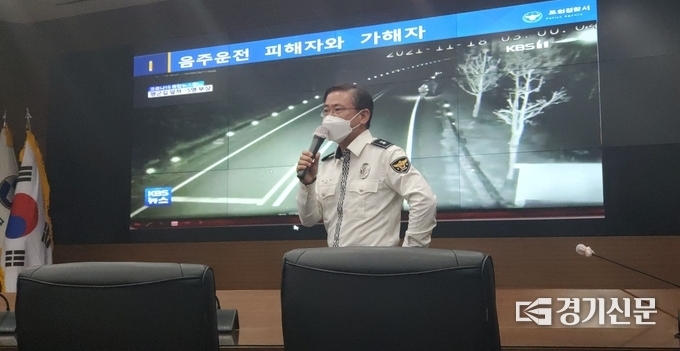 포천경찰이 군 간부들을 대상으로 교통 법규 교육을 하고 있다. (사진=포천경찰서 제공)