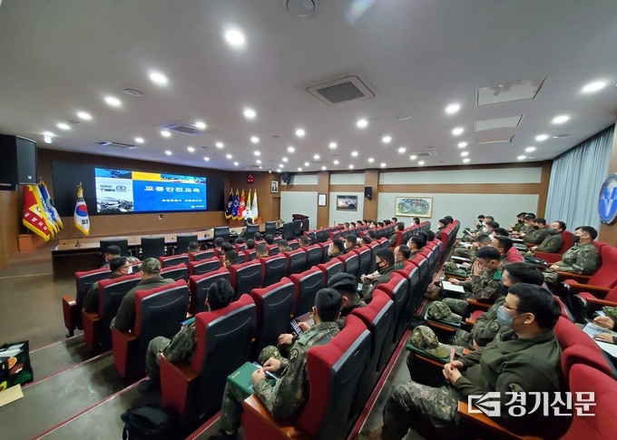군부대 간부들이 진지하게 교육에 임하고 있다. (사진=포천경찰서 제공)