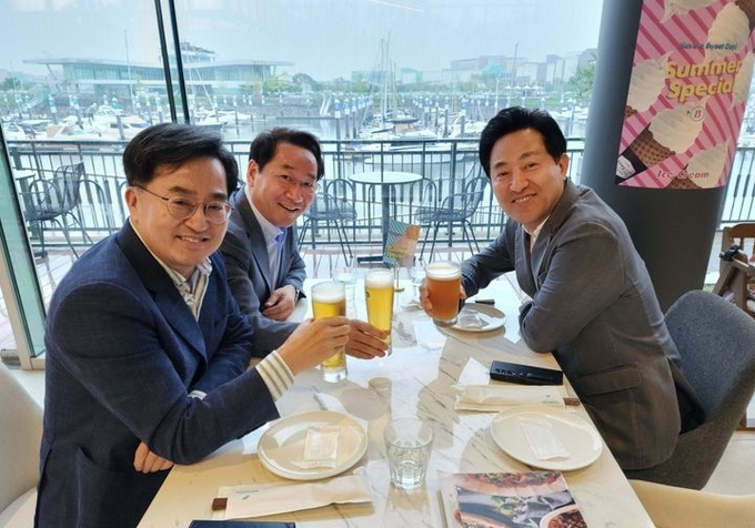 김동연 경기도지사는 지난해 7월 23일 김포 마리나선착장에서 오세훈 서울시장, 유정복 인천시장과 만났다. (사진=김동연 지사 페이스북)