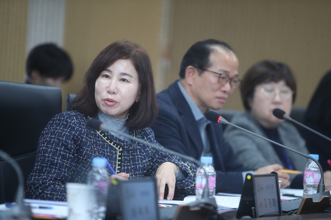 김경희 화성시의회 의장이 지난 1일 화성시 농업기술센터 농축수산인 신년 간담회에 참석해 지역 농축수산 발전을 위해 더욱 노력하겠다고 말했다.(사진= 화성시의회제공)