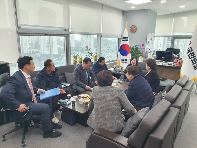 집단운영체제를 이어가고 있는 경기도의회 국민의힘이 올해 첫 회기를 앞두고 회의를 진행하고 있다. (사진=경기도의회 국민의힘 제공)