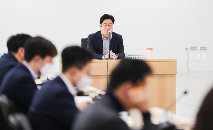 경기도는 오병권 행정1부지사 주재로 행정수석 등 실무자들과 함께 ‘테크노밸리·3기 신도시 자족활성화 TF 구성회의’를 진행했다. (사진=경기도 제공)