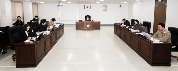 지난 1일 열린 제222회 임시회의 행정복지위원회 회의 모습 (사진=김포시의회 제공)