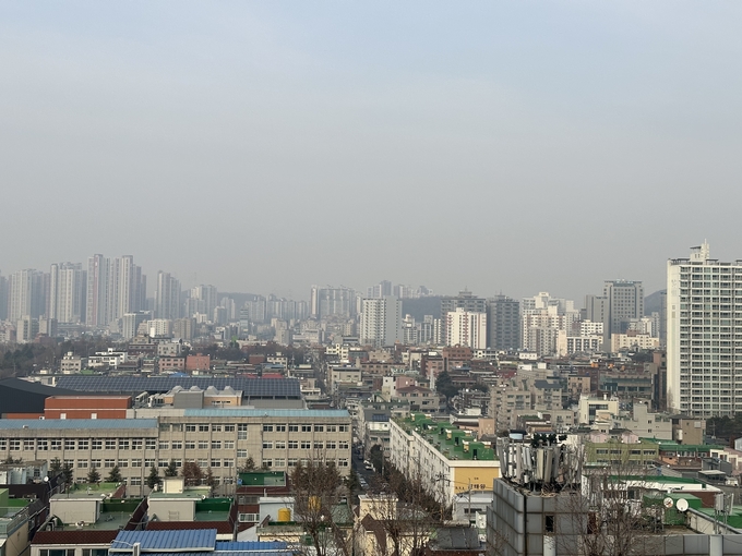 6일 미세먼지로 흐린 인천의 하늘 모습. ( 사진 = 김샛별 기자 )