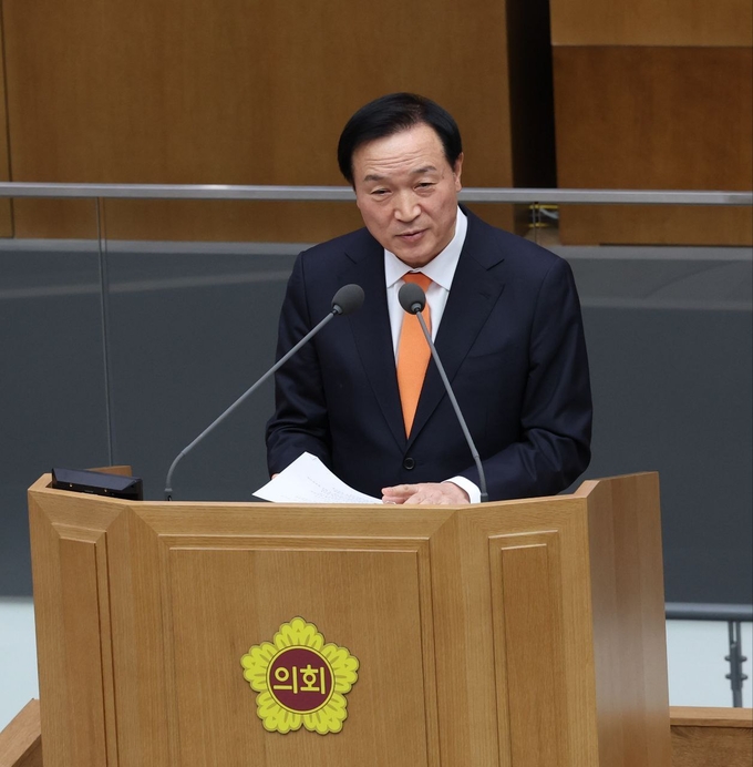 임태희 교육감은 7일 도의회 제366회 임시회 본회의에서 교육행정에 관한 업무 보고를 진행하고 있다. (사진=경기도교육청 제공)