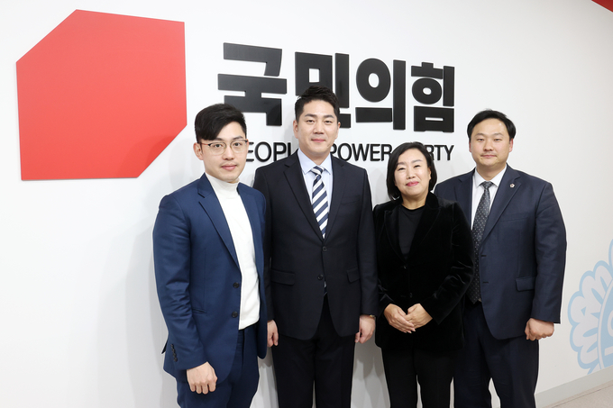 김가람 청년최고위원 후보가 7일 경기도의회 국민의힘 대표단을 찾았다. (사진=경기도의회 국민의힘 제공)