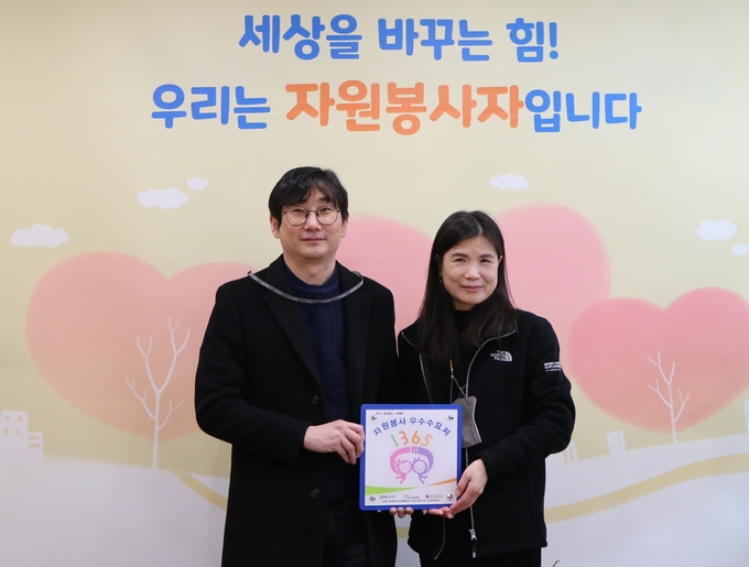 지난 달 26일 열린 경기상상캠퍼스 '자원봉사 우수 수요처' 현판 전달식. (사진=경기문화재단 제공)