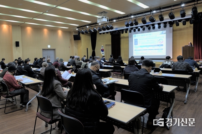제1회 조찬포럼 설명회가 진행되고 있다. (사진=성남 시니어산업혁신센터 제공)