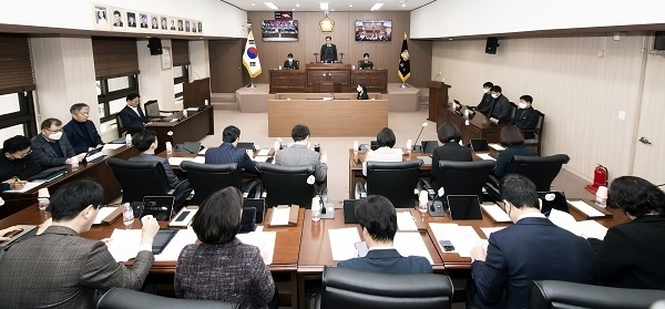 김포시의회가 9일간의 일정으로 열렸던 임시회를 마무리 하고 있다. (사진=김포시의회제공)