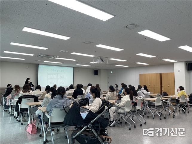 지난 10일 구리시건강가정다문화가족지원센터에서 시작한 한국어 교육 프로그램 개강식 모습.(사진=구리시 제공)