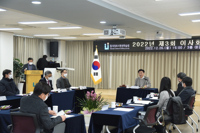 김동근 의정부시장이 지난해 12월 의정부시평생학습원 이사회에서 발언하고 있다. (사진=의정부시 제공)