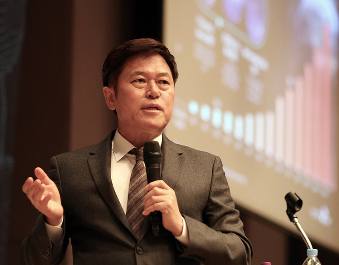 <u>박정호 SK하이닉스 대표이사 부회장 도헌학술원 기조 연설 (사진=SK하이닉스)</u>