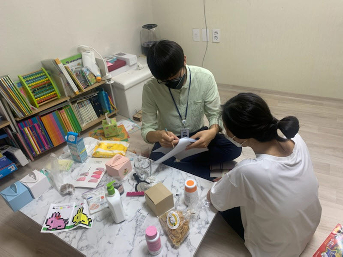 지난 2021년 인천 남동구에서 시행한 찾아가는 방문보건복지서비스 모습. ( 사진 = 남동구 제공 )