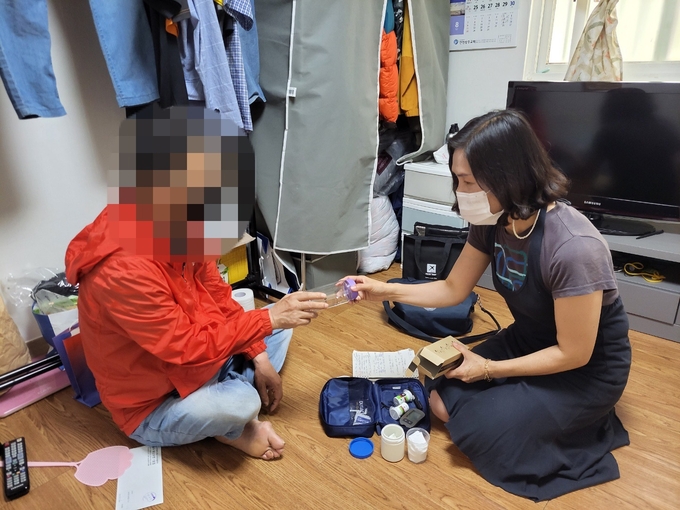취약계층 어르신 의료방문 서비스. ( 사진 = 동구 제공 )