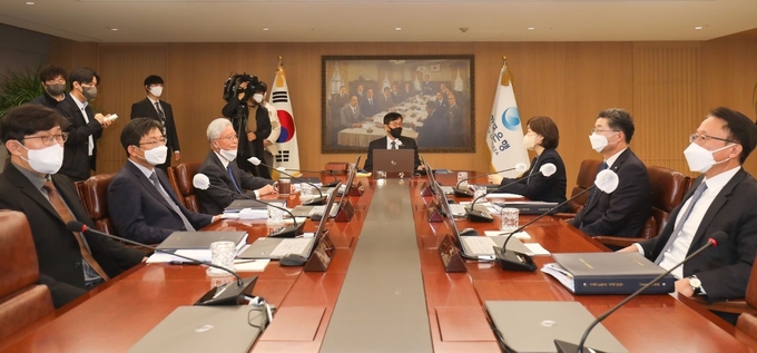 이창용 한국은행 총재가 지난 1월 13일 2023년 첫 금융통화위원회 회의를 주재하고 있다. (사진=한국은행)