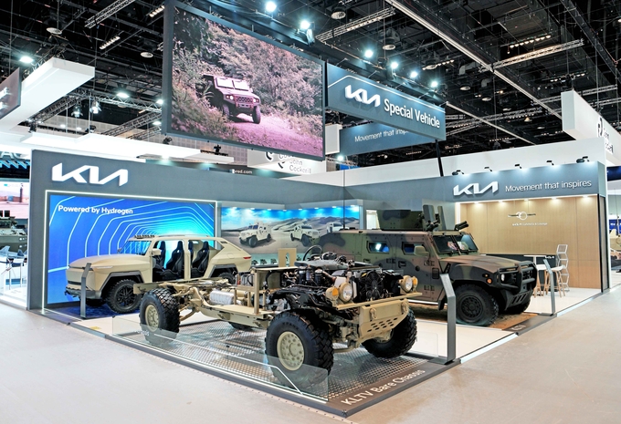 아랍에미리트(UAE) 아부다비에서 개최된 방위산업 전시회(IDEX) 2023에 마련된 기아 부스 (사진=기아)