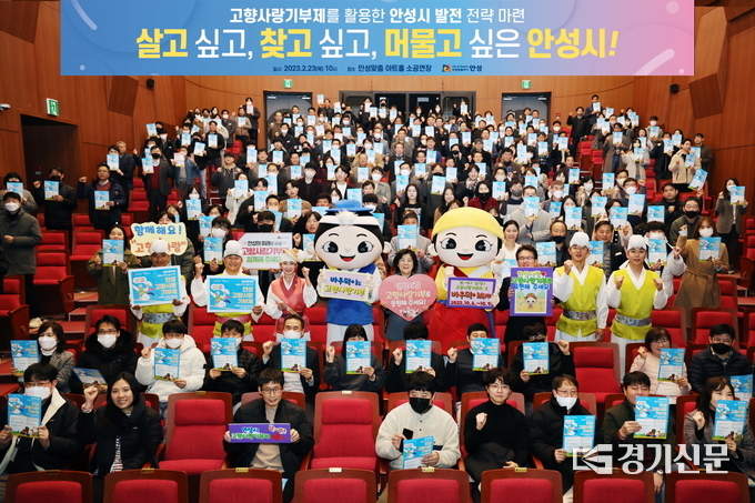 안성맞춤아트홀 소공연장, 신승근 교수 특강 현장(사진=안성시 제공)