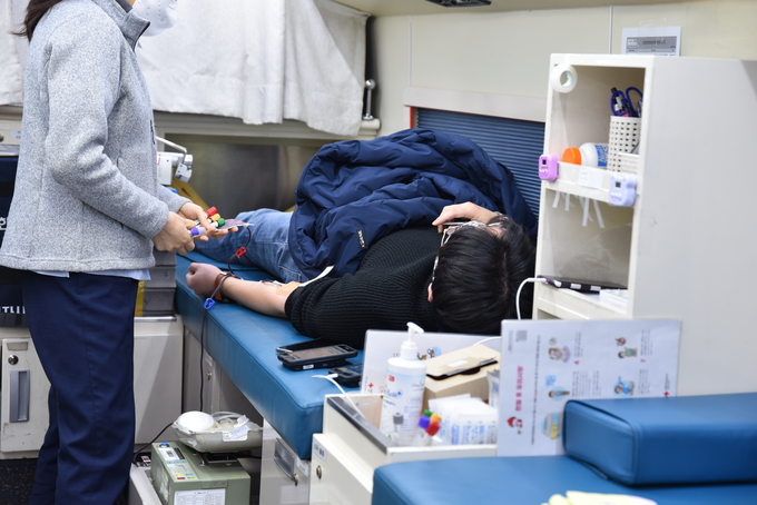 코레일 수도권광역본부가 올해 첫 생명나눔 헌혈 행사를 벌이고있다.(사진=한국철도 수도권광역본부봉사단 제공)
