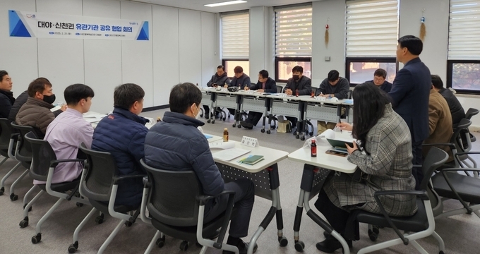 시흥시 대야·신천행정복지센터는 지난 21일 대야·신천권 원도심 주민안전생활 핵심사업 추진을 위한 공유 협업회의를 개최했다.(사진=시흥시 제공).