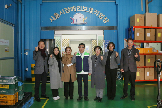 시흥시의회 교육복지위원회가 지난 22일 취약계층 일자리 기관 2개소에 대한 현장 방문을 실시했다.(사진=시흥시의회 제공).